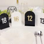 Numere de Masă din Plexiglas – Design Semioval Minimalist