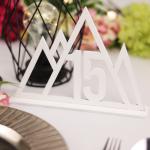 Numere de Masă din Lemn Alb – Design Scandinavian Minimalist pentru Nuntă sau Evenimente