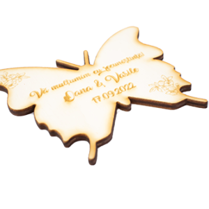 Mărturii Nuntă din Lemn – Fluture cu Magnet Personalizat
