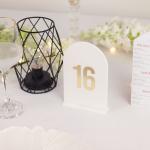 Numere de Masă din Plexiglas – Design Semioval Minimalist